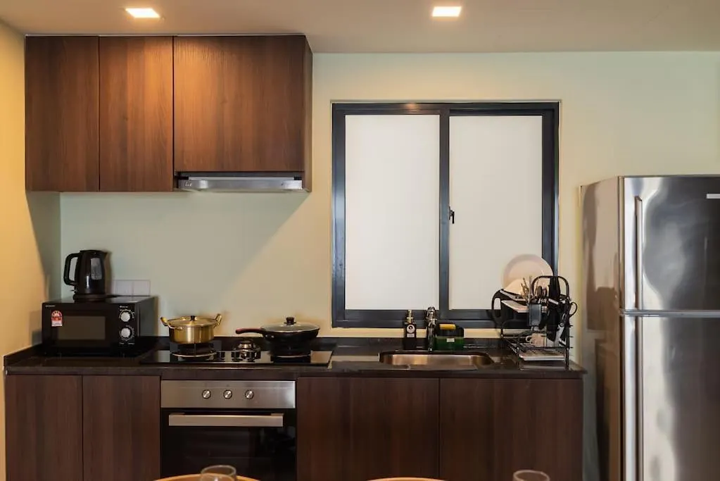 Deluxe Seaview Suite Twin Bed By The Only Bnb Tanjung Tokong Apartment