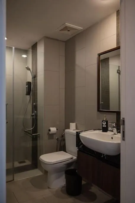 Deluxe Seaview Suite Twin Bed By The Only Bnb Tanjung Tokong Apartment