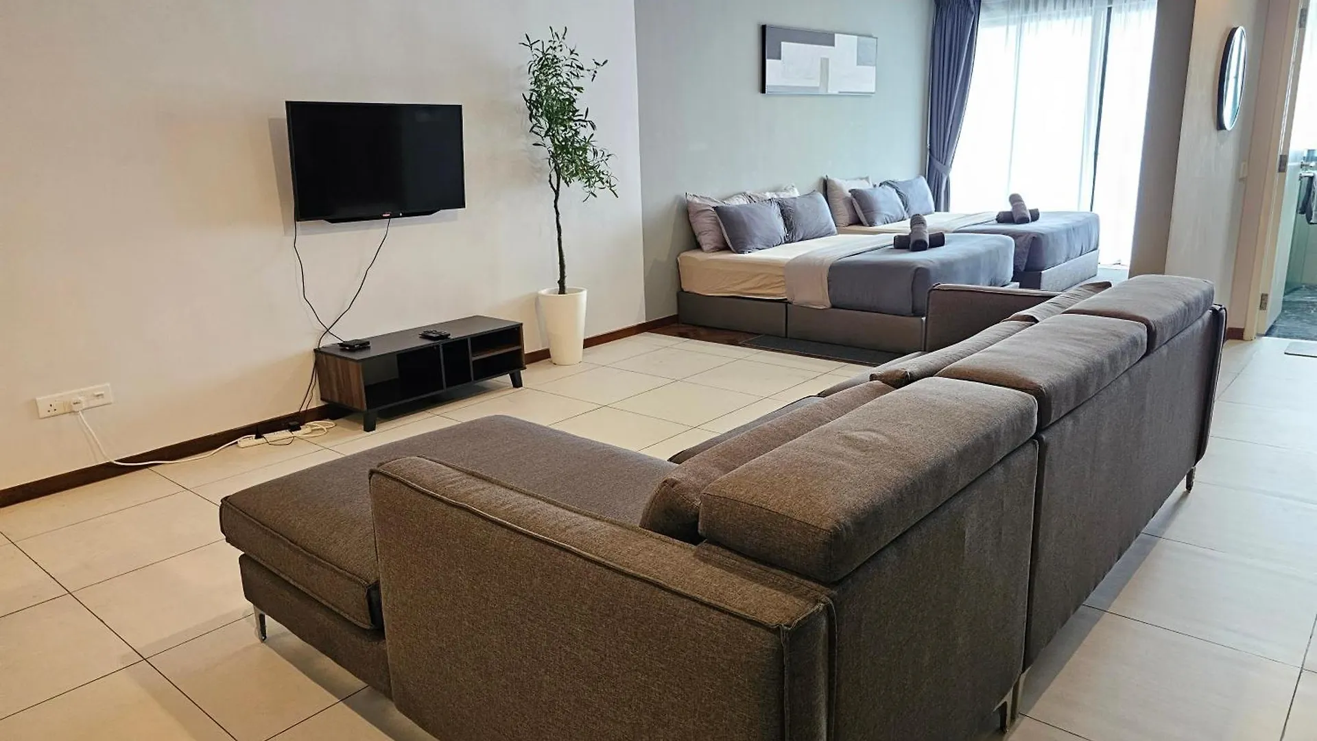 Deluxe Seaview Suite Twin Bed By The Only Bnb Tanjung Tokong